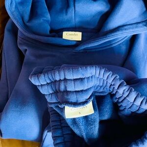 Comfrt signature indigo blue NEVER WORN size small. Sweatpants only